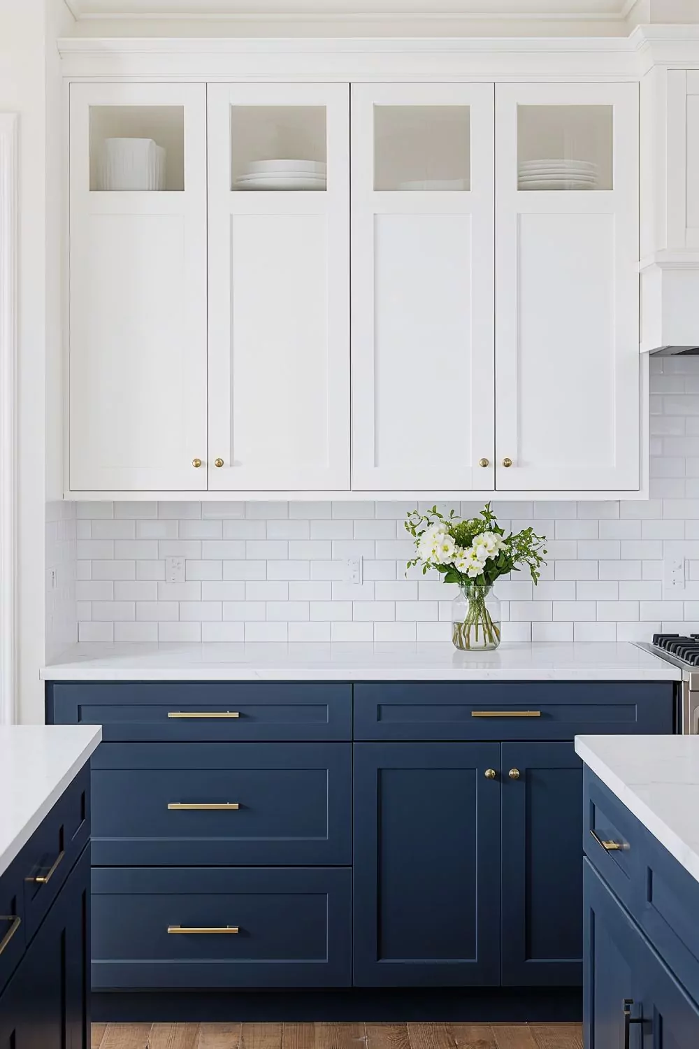 Two Tone Kitchen Cabinets With Alabaster Walls
